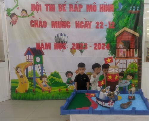 “Hội thi bé ráp mô hình chào mừng 22/12” năm học: 2023-2024.
Lớp Mầm 2