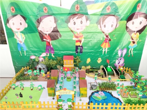“Hội thi bé ráp mô hình chào mừng 22/12” năm học: 2023-2024
Lớp Lá