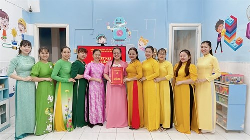 Chi bộ Trường Mầm Non 8 - Kết nạp Đảng viên mới - Cô Trương Bích Trâm
