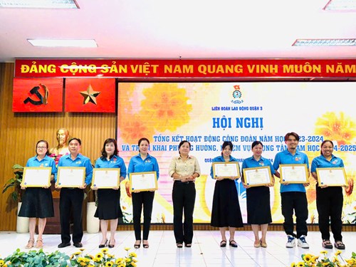 Công đoàn Trường Mầm Non 8 nhận bằng khen  Đã có thành tích xuất sắc trong phong trào thi đua lao động giỏi và xây dựng tổ chức Công đoàn vững mạnh năm học 2023-2024  của Liên đoàn Lao động Thành phố Hồ Chí Minh