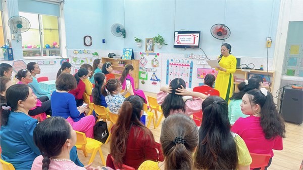 Trường Mầm Non 8 - Họp mặt ngày Quốc tế Phụ nữ 8-3