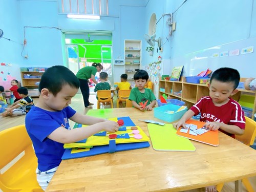 Trường Mầm Non 8 - Hoạt động vui chơi lớp Chồi 2