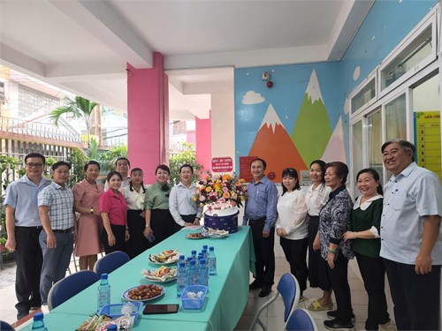 Lãnh đạo quận, phường chúc mừng ngày nhà giáo việt nam 20/11