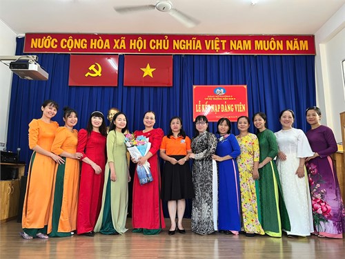 Lễ kết nạp Đảng viên mới cô Nguyên Thị Mỹ Tiên ngày 4/11/2024