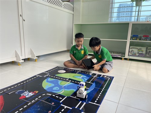 Hoạt động steam : bé chơi cùng robotics