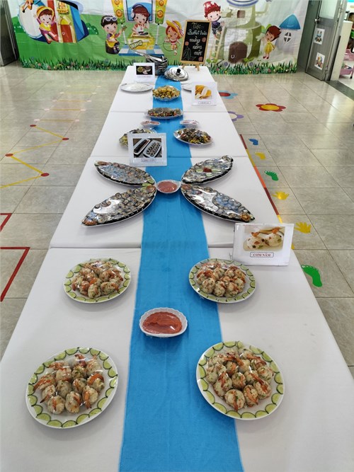 Bữa tiệc buffet chào mừng ngày Phụ nữ Việt Nam 20/10 của lớp Mầm 2