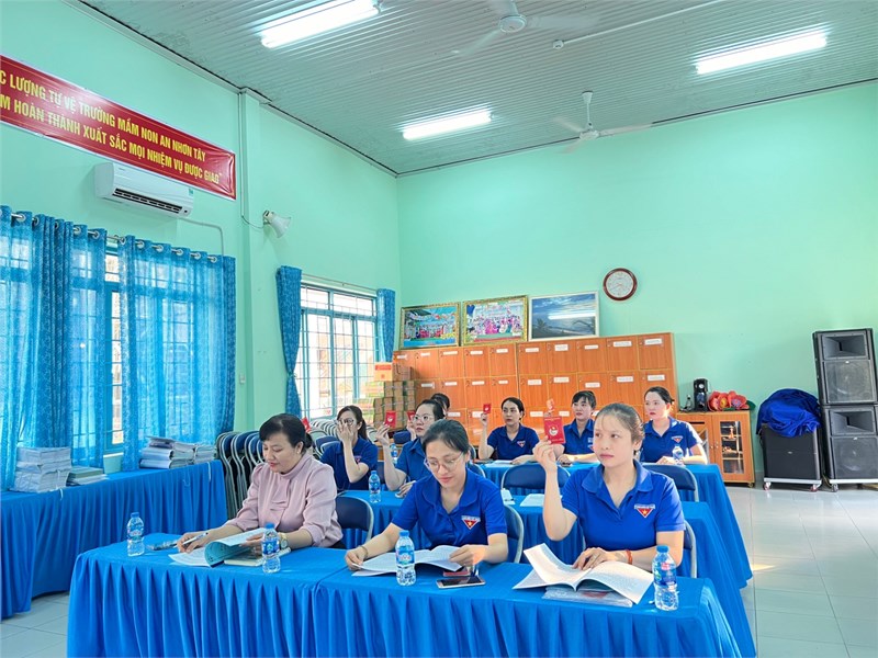 Chi đoàn Trường Mầm non An Nhơn Tây tổ chức Hội nghị Đoàn viên nhiệm kỳ 2023 - 2024