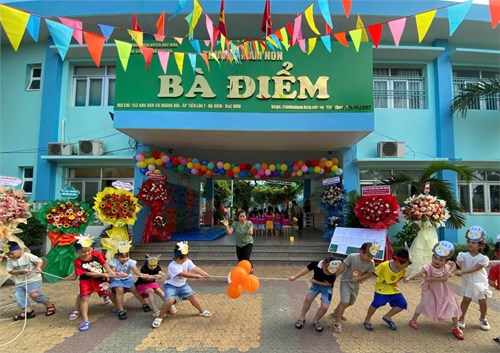 Sáng ngày 5/9/2024 trường Mầm Non Bà Điểm đã tổ chức Ngày Hội   Bé vui đến trường  với nhiều trò chơi sôi động, hấp dẫn thu hút trẻ tham gia, tạo tâm thế cho trẻ đến trường trong không khí vui tươi và hạnh phúc