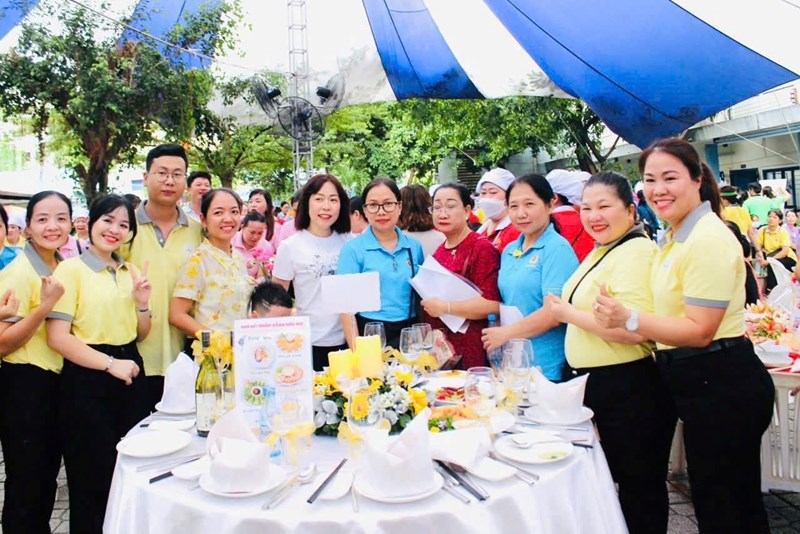 Trường Mầm non Bàu Cát đạt giải Nhất hội thi  Nấu và trang trí bàn tiệc  do Liên đoàn Lao động quận phối hợp cùng Phòng Giáo dục và Đào tạo quận Tân Bình tổ chức.