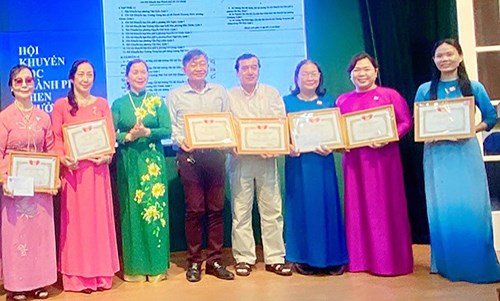 Hội Khuyến học Thành phố và Quận 1 khen thưởng Chi hội Khuyến học Mầm non Bé Ngoan có nhiều thành tích trong công tác khuyến học, khuyến tài, xây dựng xã hội học tập” năm 2023