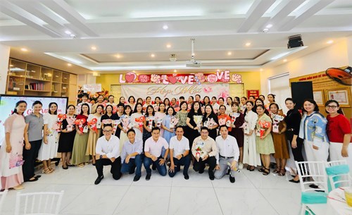 Ban đại diện cha mẹ học sinh tổ chức buổi họp mặt Tri ân và chúc mừng ngày Nhà giáo Việt Nam 20-11 đến tập thể sư phạm trường Mầm non Bé Ngoan