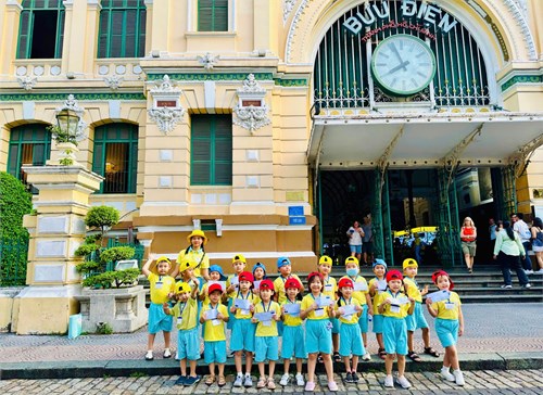Trường Mầm non Bé Ngoan tổ chức cho học sinh Mẫu giáo tham quan Bưu điện trung tâm Thành phố, Đường sách Thành phố Hồ Chí Minh và Thảo Cầm Viên Năm học 2024 - 2025