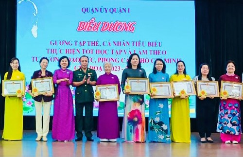 UBND Quận 1 tặng giấy khen Bí thư Chi Bộ, Hiệu trưởng trường Mầm non Bé Ngoan  Đã thực hiện tốt việc học tập và làm theo tư tưởng, đạo đức, phong cách Hồ Chí Minh  giai đoạn 2023-2024