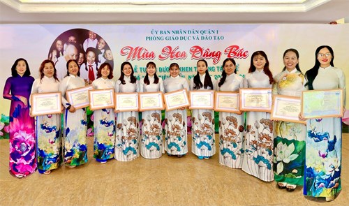 Quận 1 tuyên dương khen thưởng giáo viên và học sinh trường Mầm non Bé Ngoan có thành tích xuất sắc năm học 2023 - 2024 trong Lễ “Mùa hoa dâng Bác”