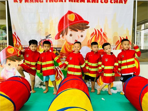 Nhà trường phối hợp với trung tâm kỹ năng sống STARS tổ chức hoạt động trải nghiệm kỹ năng sống cho trẻ trong dịp hè 2024.
