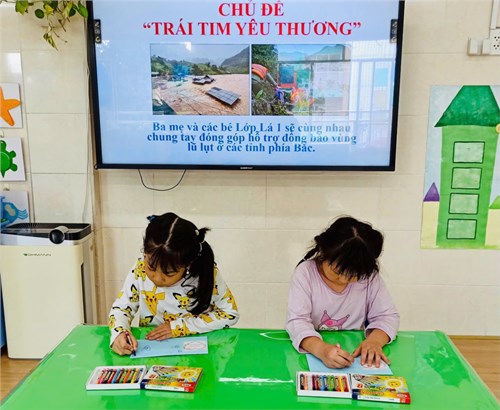 “Trái tim yêu thương” của học sinh trường Mầm non Bé Ngoan gửi đến các bạn miền Bắc bị ảnh hưởng, thiệt hại do bão số 3.