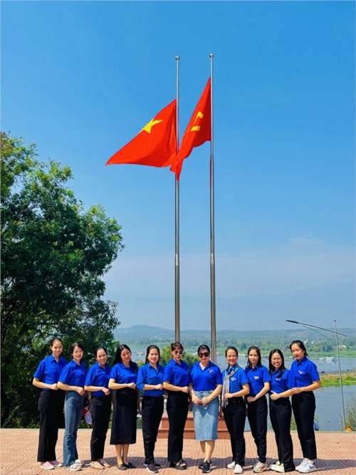 Tham quan về nguồn  Di tích lịch sử Tượng đài chiến thắng La Ngà-Công viên Suối Mơ 