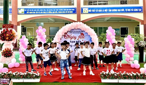 Ngày hội Bé ra trường của các bé khối Lá trường MN Bình Hưng