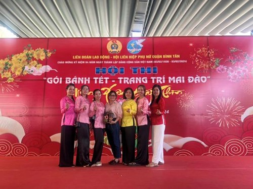 Sáng ngày 03/02/2024 CĐCS Trường Mầm non Bình Trị Đông tham gia hội thi “Gói bánh tét- trang trí mai đào” mừng Xuân giáp Thìn tại LĐLĐ quận Bình Tân