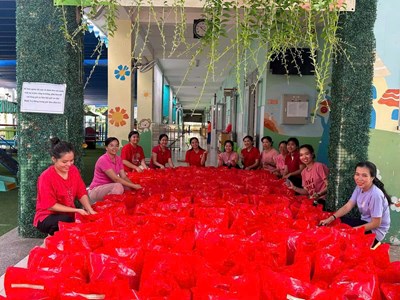 Hội Chữ thập đỏ Trường Mầm non Bình Trị Đông phối hợp cùng các đoàn thể của trường tổ chức chương trình thiện nguyện “Trung thu nhân ái - Ấm tình đoàn viên”
