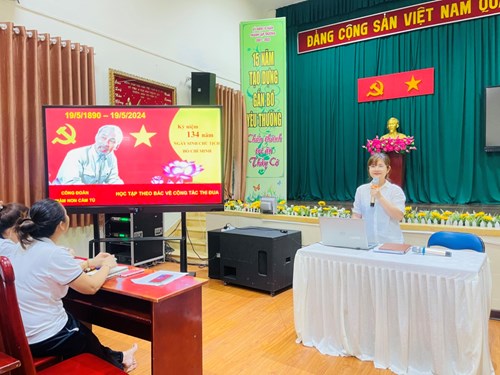 “Học tập làm theo tư tưởng, đạo đức, phong cách Hồ Chí Minh về công tác thi đua”