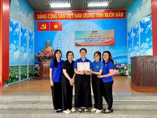 Chi đoàn Mầm non Cúc Hoạ Mi tham gia Hội nghị tuyên truyền pháp luật và Hội thi Tìm hiểu kiến thức pháp luật nhân dịp Ngày Pháp luật Việt Nam 9/11.