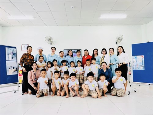 Trường Mầm non Cúc Hoạ Mi đón đoàn chấm thi giáo viên giỏi cấp thành phố.