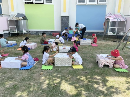 Hội thi  Những nét vẽ rực rỡ  của các Nhóm, lớp.