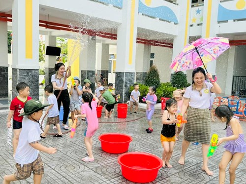  Ngày Hội mưa rào  cho bé trải nghiệm và vui chơi.