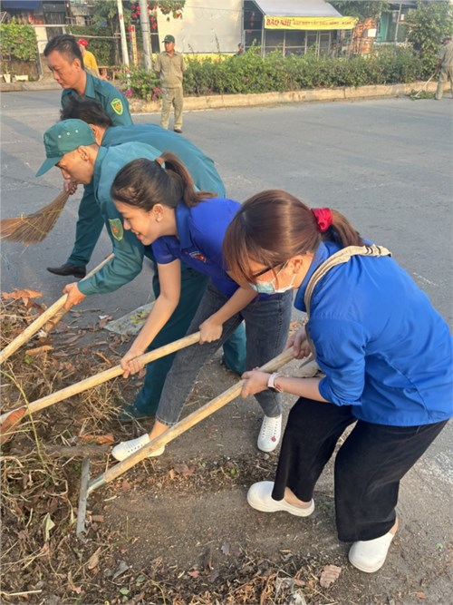 Sáng ngày 28/1/2024, lúc 6h30 chi đoàn tham gia ngày Chủ nhật xanh do đoàn phường Linh Xuân phát động