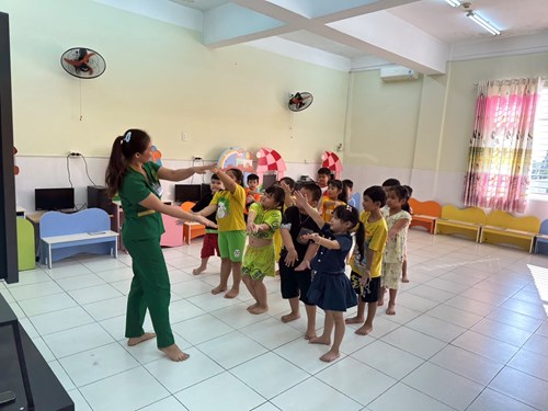 Khối Lá tổ chức hoạt động giáo dục tháng 3