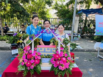 Công tác tham gia hội thi, phong trào là một trong các nhiêm vụ của người giáo viên.