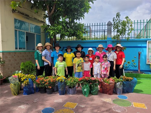 Trường Mầm non Hoa Hồng tổ chức Lễ phát động Tết trồng cây “Đời đời nhớ ơn Bác Hồ” nhân kỷ niệm 134 năm ngày sinh của Bác Hồ và tổng vệ sinh môi trường