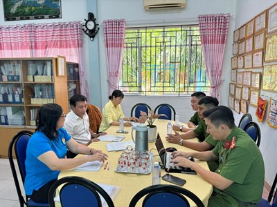 Kiểm tra về phòng cháy chữa cháy và cứu nạn cứu hộ tại trường mn hoa hồng 1