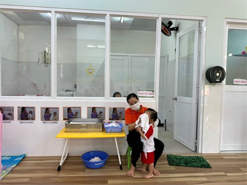 Vệ sinh cho trẻ trước khi ăn