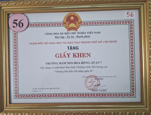 Tổng kết năm học 2023 - 2024 và triển khai nhiệm vụ năm học 2024 - 2025 đối với giáo dục Mầm non. Trường Mầm non Hoa Hồng Quận 7 nhận giấy khen Xây dựng và triển khai thực hiện Chương trình chất lượng cao “Trường tiên tiến, hội nhập quốc tế”