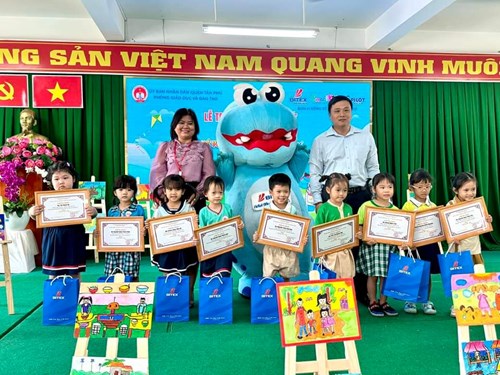 Trường Mầm non Hoa Hồng đạt giải Nhì bảng C (5-6 tuổi) và giải Ba bảng A (3-4 tuổi) Hội thi Bé vẽ sáng tạo cùng Bitex cấp Quận năm học 2023 - 2024