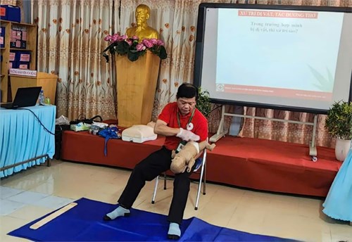 Trường Mầm non Hoa Hồng tổ chức tập huấn sơ cấp cứu cho cán bộ quản lý, giáo viên, nhân viên năm học 2024-2025