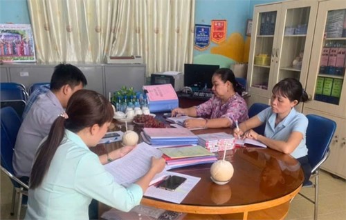 Trường Mầm non Hoa Hồng đón Đảng ủy Phường Tây Thạnh về kiểm tra Bí thư và hoạt động của chi bộ.