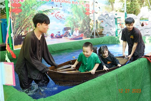 Trải nghệm  Miền quê - Tuổi thơ vui vẻ  của các bé trường Mầm non Hoa Lan