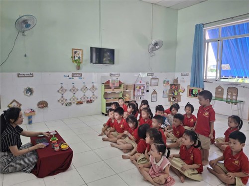 Hoạt động tạo hình nặn cái giỏ