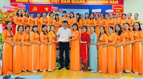 Trường Mầm non Hoa Mai tổ chức họp mặt 42 năm ngày Nhà giáo Việt Nam (20/11/1982 - 20/11/2024)