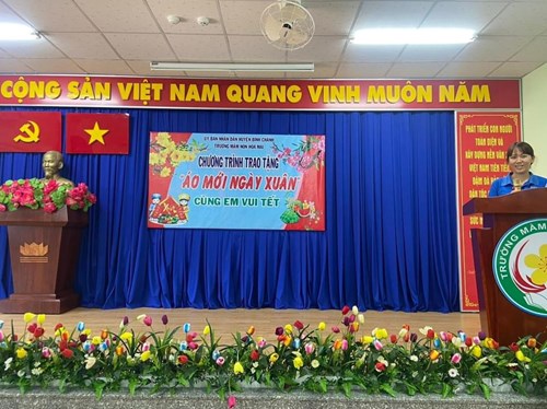 Trường Mầm non Hoa Mai tổ chức Chương trình trao tặng   Áo mới ngày xuân - cùng em vui Tết 