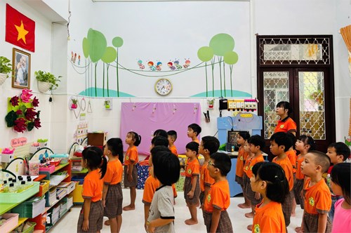 Hoạt động chào cờ đầu tuần của Thầy cô và các bé Trường Mầm Non Hoa Mai Q3 sáng ngày 09 tháng 9 năm 2024.