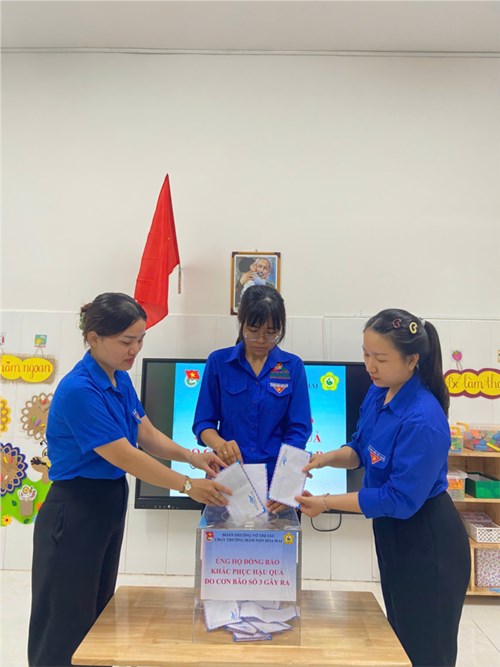 Chi đoàn Mầm non Hoa Mai Quận 3 - đóng góp bà con miền Bắc bị ảnh hưởng cơn bảo số 3 YaGi