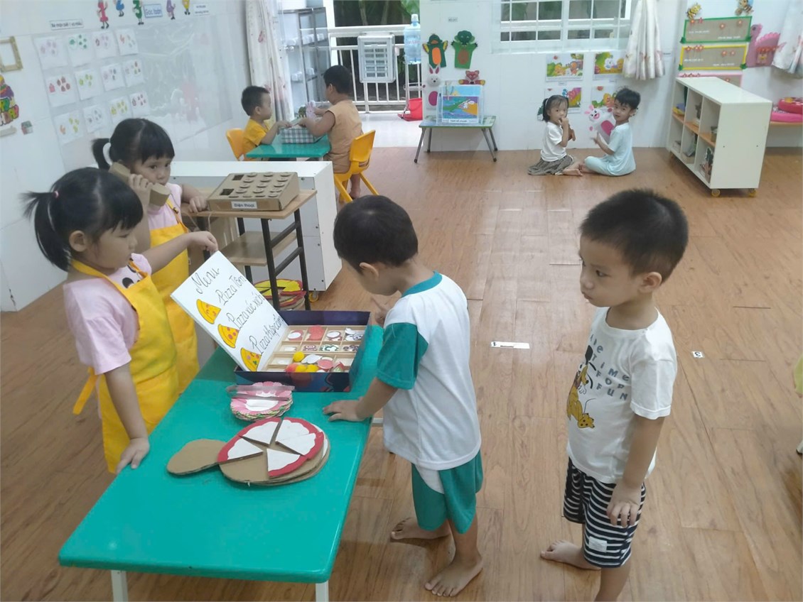 Hoạt động vui chơi trong lớp