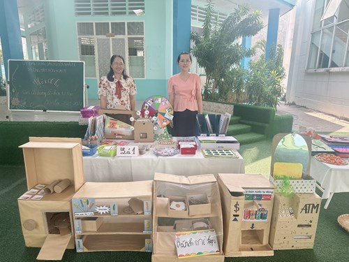 Ngày 29 tháng 03 năm 2024, trường mầm non Họa Mi tổ chức Phong trào làm đồ dùng, đồ chơi năm học 2023-2024.