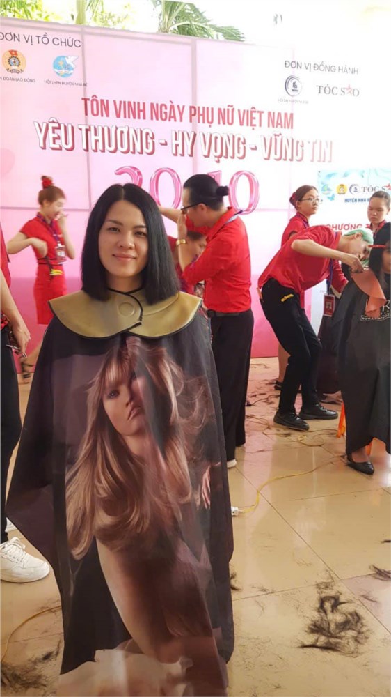 CĐCS Trường mầm non Họa Mi tham gia chương trình  Hiến tóc cho bệnh nhân bị ung thư  do Liên đoàn lao động và Hội liên hiệp phụ nữ Huyện Nhà Bè phối hợp tổ chức.