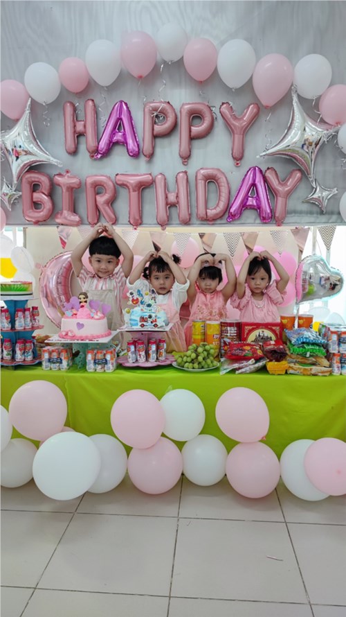 Lớp Mầm 2 chúc mừng sinh nhật các bạn có ngày sinh trong tháng 2