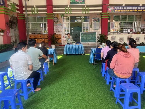 Trường mn hoàng anh 2 tổ chức các hoạt động giáo dục phối hợp với phụ huynh tại lớp nhà trẻ - chối 1 - lá 1. năm học 2023 - 2024.